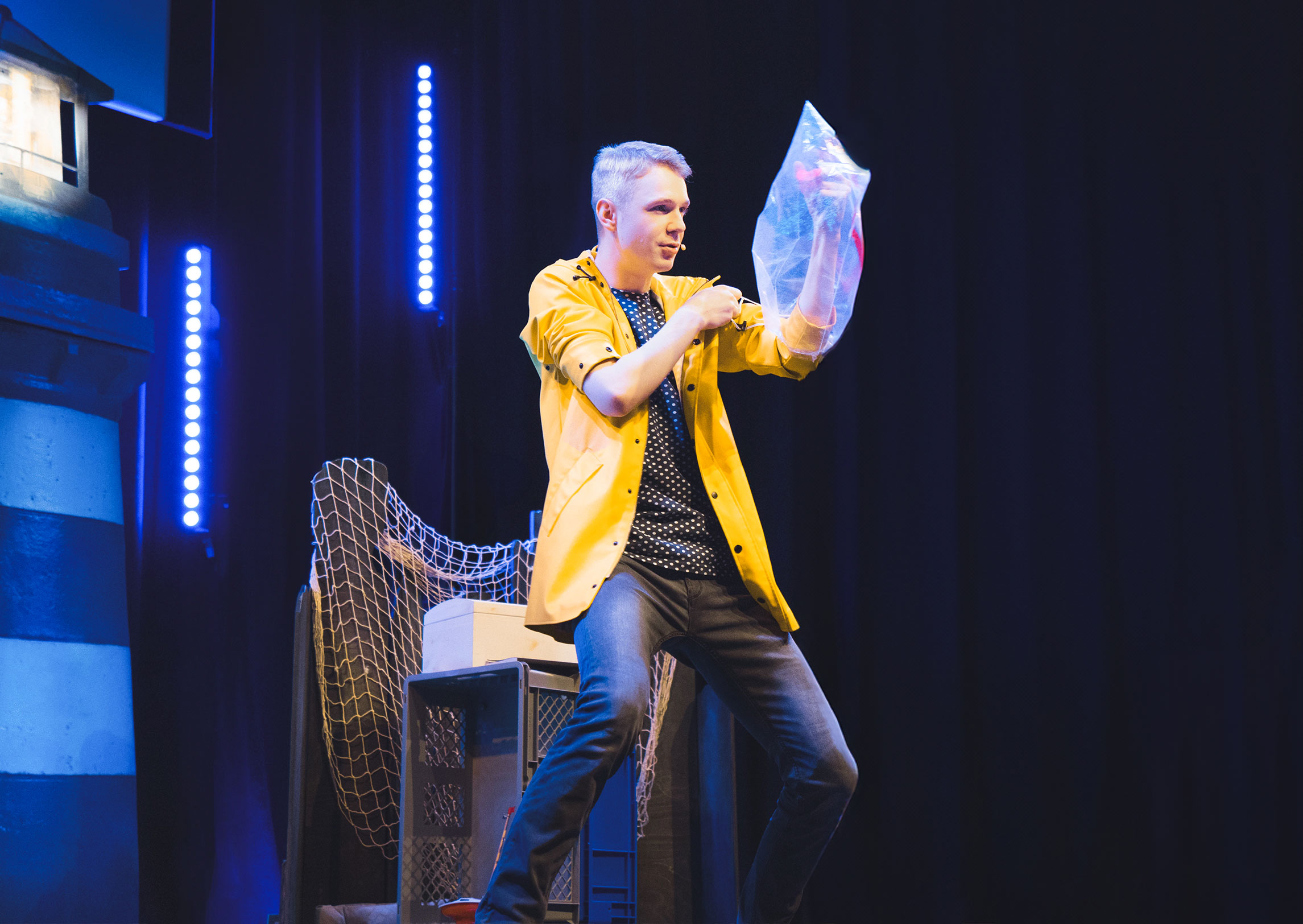 Till-Frömmel_Nordlicht_PR_Bühne_Tüte_web_(c)_Merle-Schnier