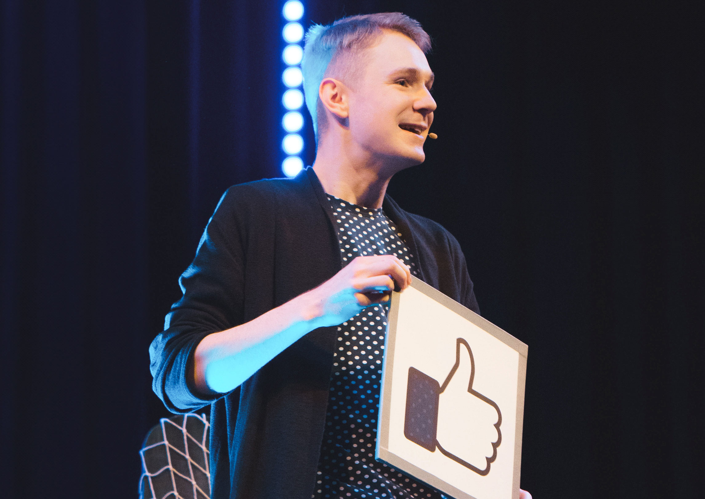 Till-Frömmel_Nordlicht_PR_Like_Daumen_web_(c)_Merle-Schnier